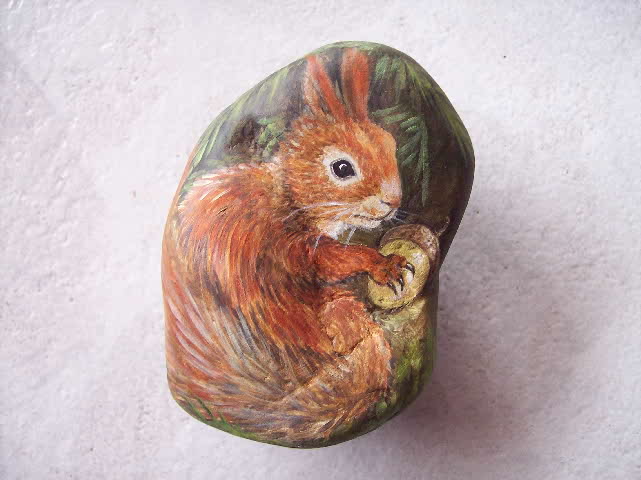 sassi dipinti animali